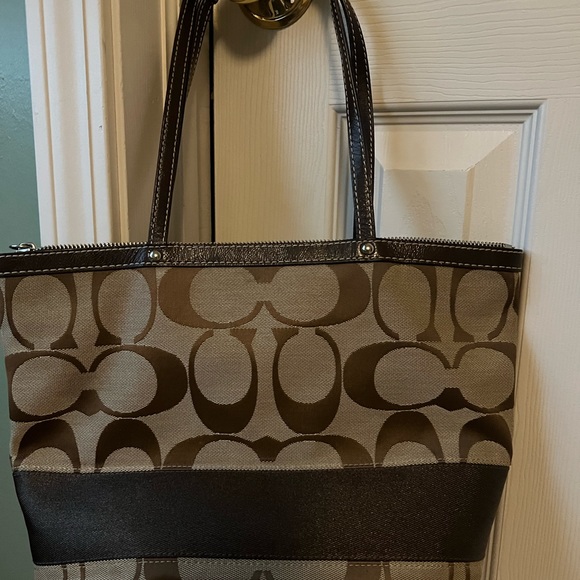 Brown coach bag in great condition - Picture 3 of 9